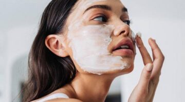 ماسك طبيعي يهدّئ بشرتك بعد عناء يوم حار