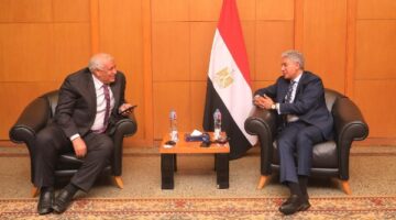 وزير السياحة والآثار يلتقي محافظ الوادي الجديد لتنشيط الحركة السياحية بالمحافظة