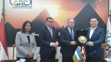 للتعرف على خبرتنا فى انتاج البطاطس.. وفد أوزبكي يزور مركز البحوث الزراعية