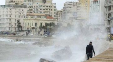تحذيرات جديدة من الأرصاد.. الأمطار مستمرة بهذه المناطق ورياح بالبحر| الطقس