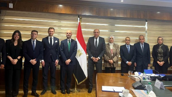 وزير الطيران يبحث مع منظمة الهجرة الدولية IOM تعزيز التعاون