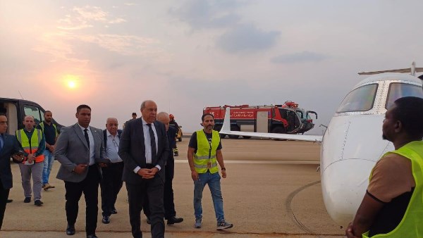 وزير الطيران يتابع.. هبوط اضطراري لطائرة خاصة أجنبية بمطار القاهرة| صور