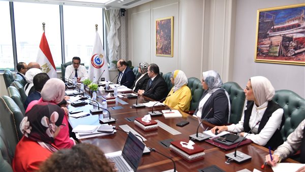 وزير الصحة يعقد اجتماعًا لمتابعة إنجازات قطاع الطب العلاجي خلال مايو 2025