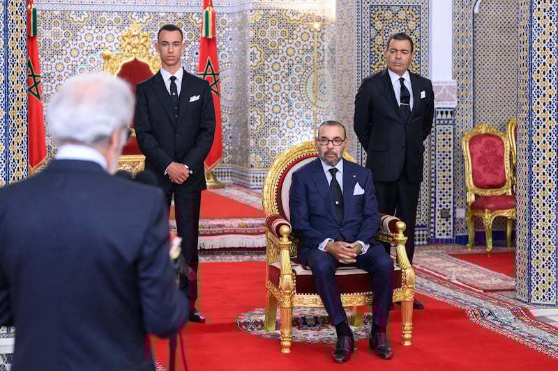 ✓ جلالة الملك يستقبل والي بنك المغرب