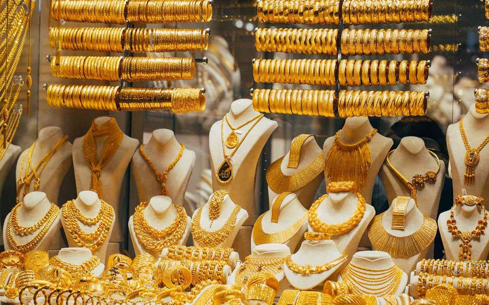 الأحداث الجيوسياسة ورسوم “ترامب” تدعمان الرحلة الصعودية للذهب – وطني